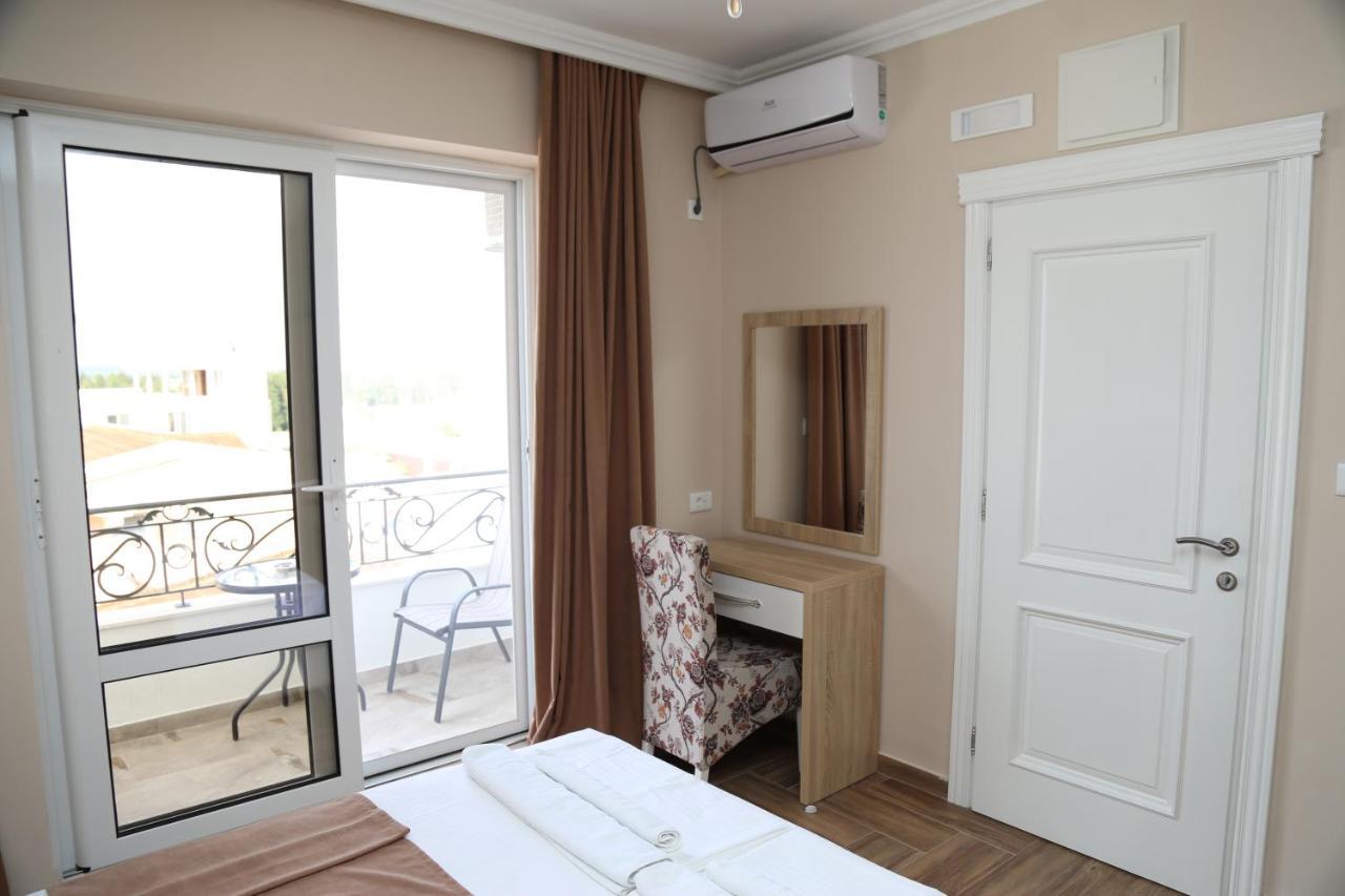 Metropolis Hotel อุลซิน ภายนอก รูปภาพ