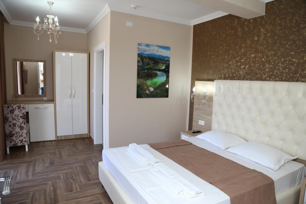 Metropolis Hotel อุลซิน ภายนอก รูปภาพ