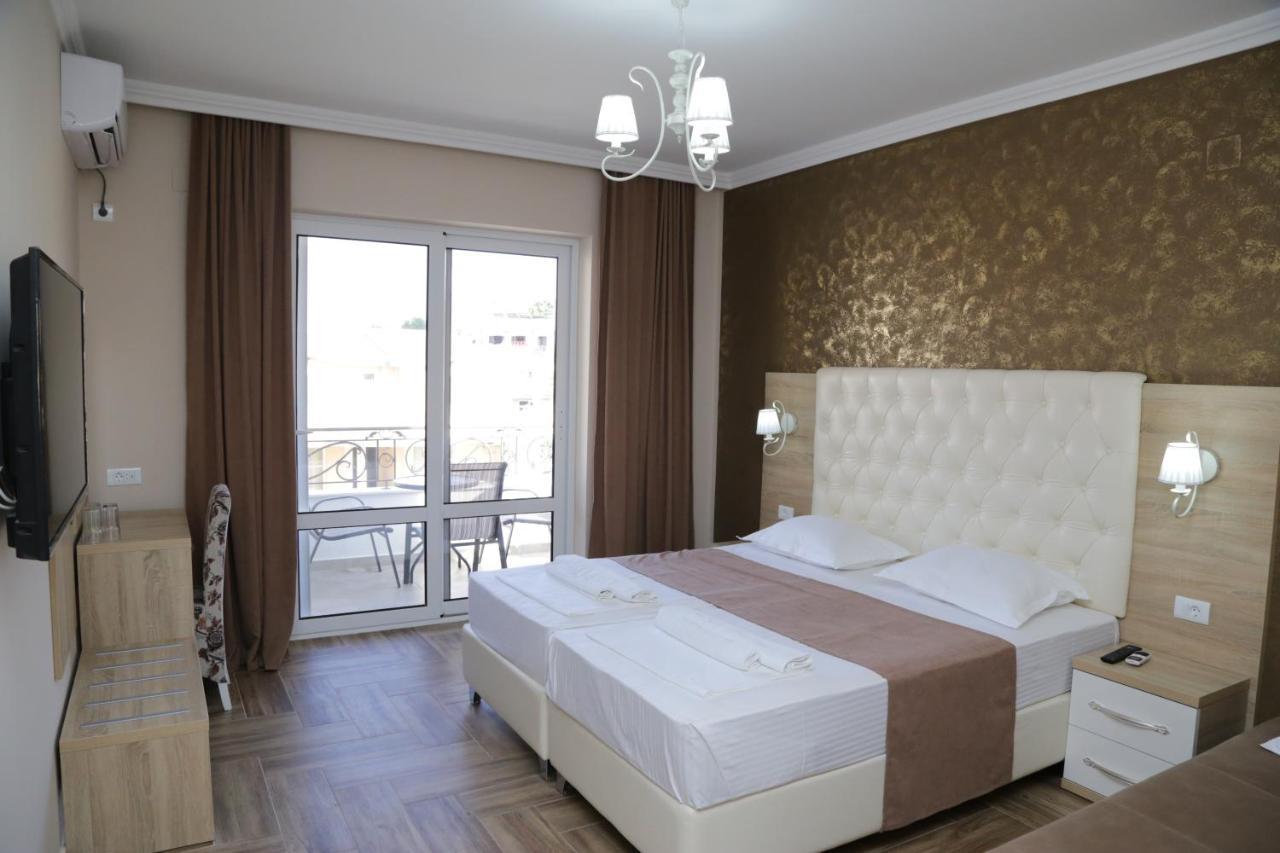 Metropolis Hotel อุลซิน ภายนอก รูปภาพ