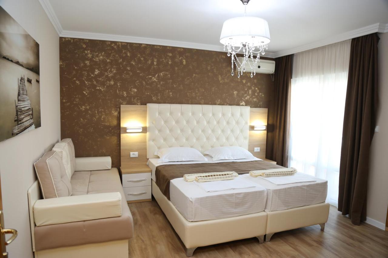 Metropolis Hotel อุลซิน ภายนอก รูปภาพ