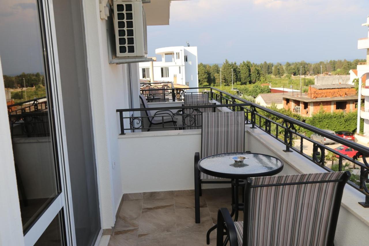 Metropolis Hotel อุลซิน ภายนอก รูปภาพ