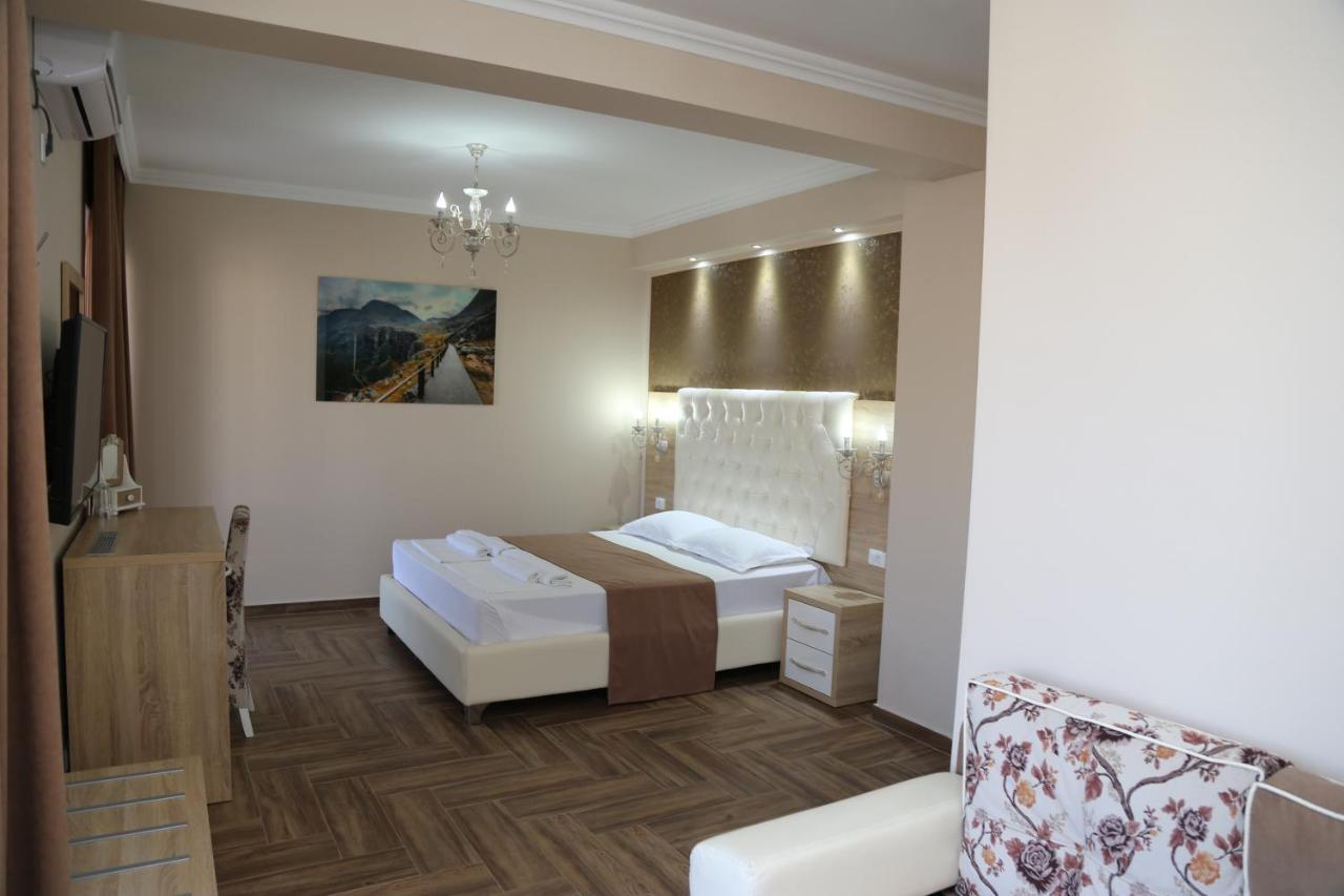 Metropolis Hotel อุลซิน ภายนอก รูปภาพ