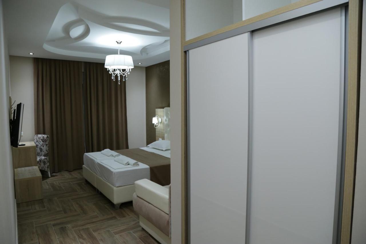 Metropolis Hotel อุลซิน ภายนอก รูปภาพ