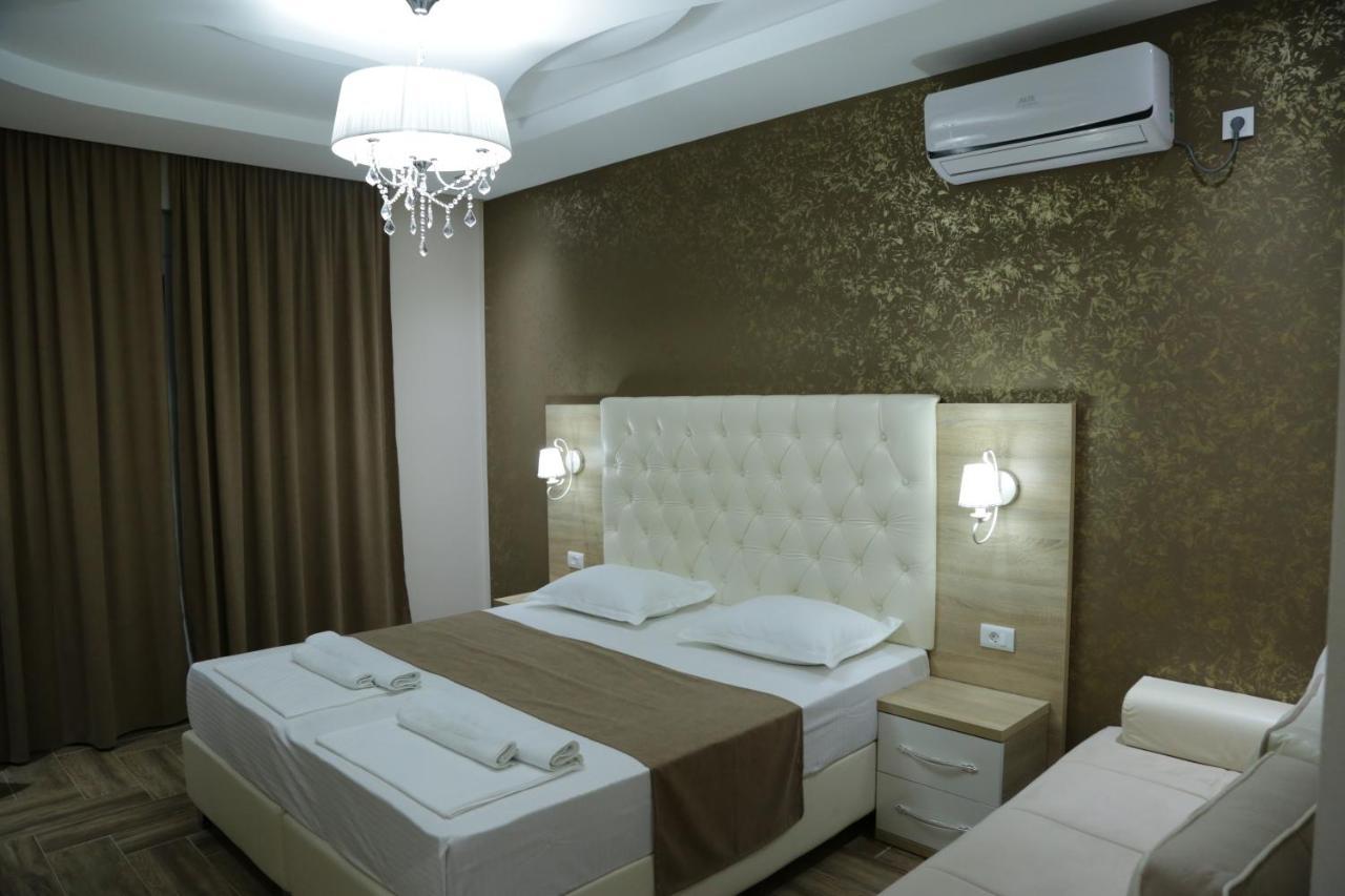 Metropolis Hotel อุลซิน ภายนอก รูปภาพ