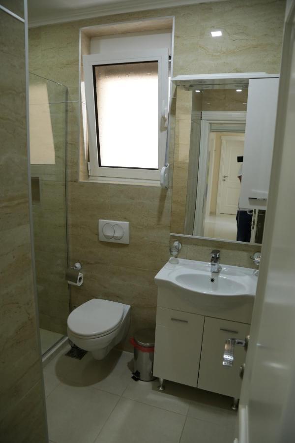 Metropolis Hotel อุลซิน ภายนอก รูปภาพ