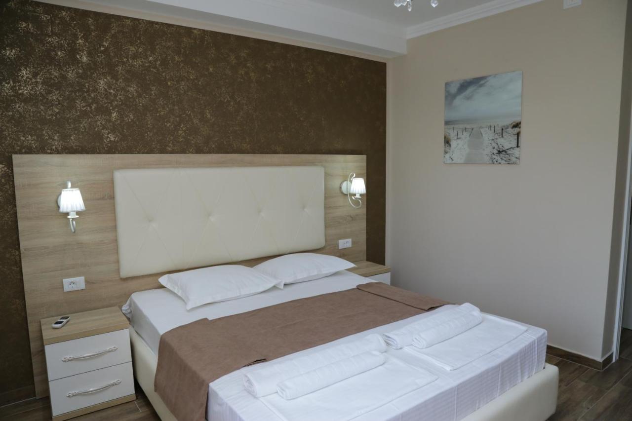 Metropolis Hotel อุลซิน ภายนอก รูปภาพ