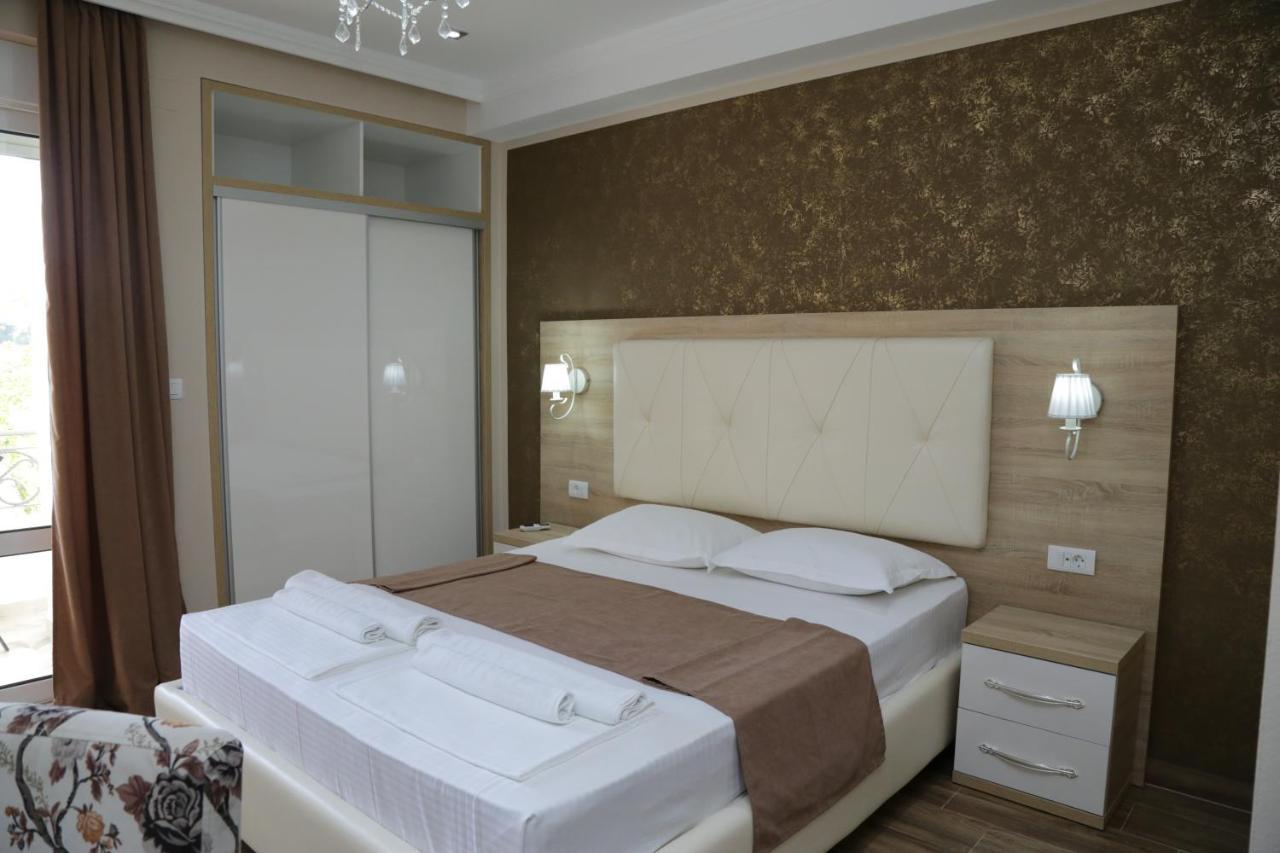 Metropolis Hotel อุลซิน ภายนอก รูปภาพ