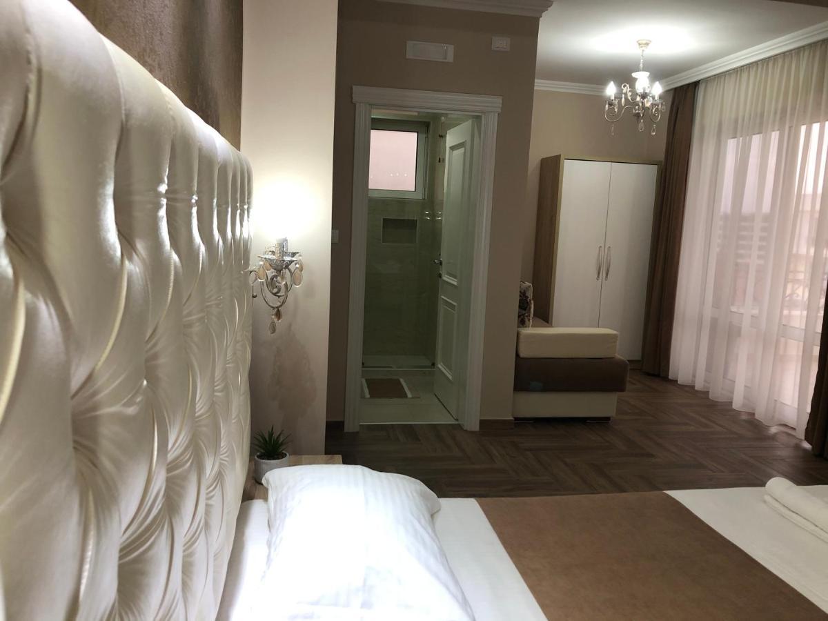 Metropolis Hotel อุลซิน ภายนอก รูปภาพ