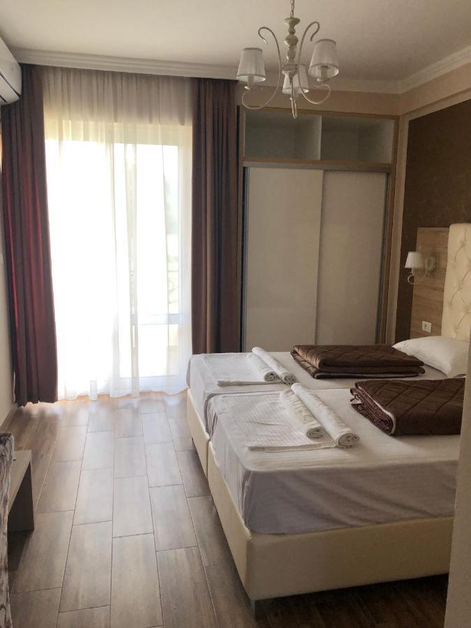 Metropolis Hotel อุลซิน ภายนอก รูปภาพ