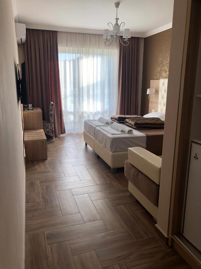 Metropolis Hotel อุลซิน ภายนอก รูปภาพ