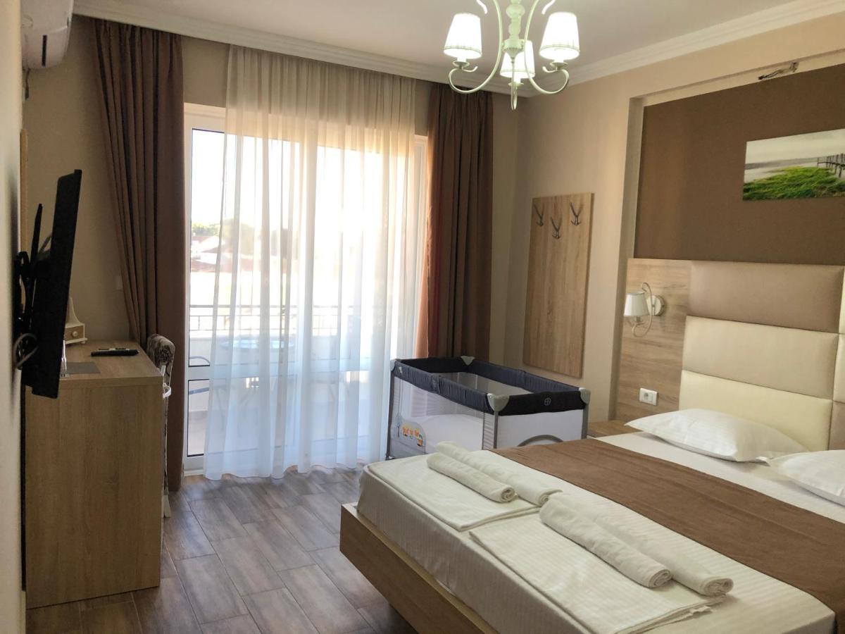 Metropolis Hotel อุลซิน ภายนอก รูปภาพ