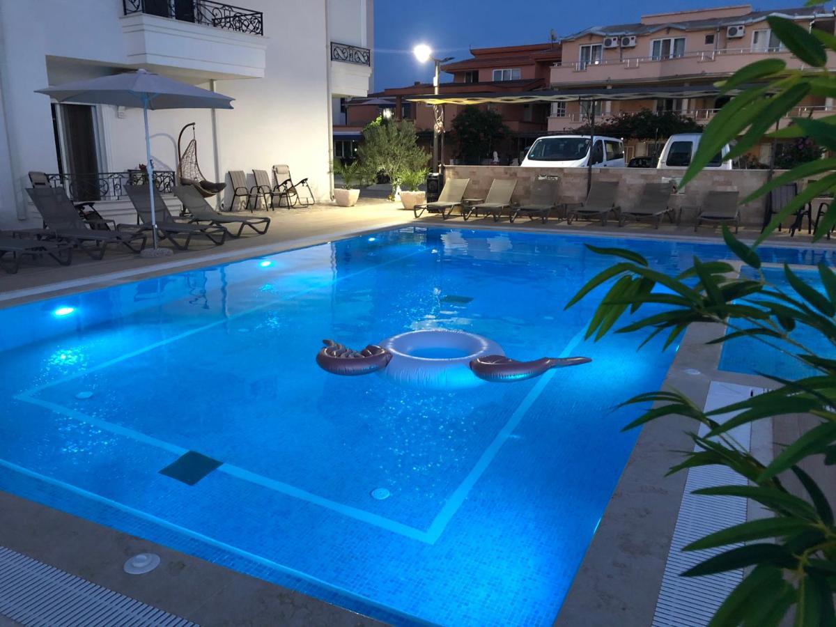 Metropolis Hotel อุลซิน ภายนอก รูปภาพ