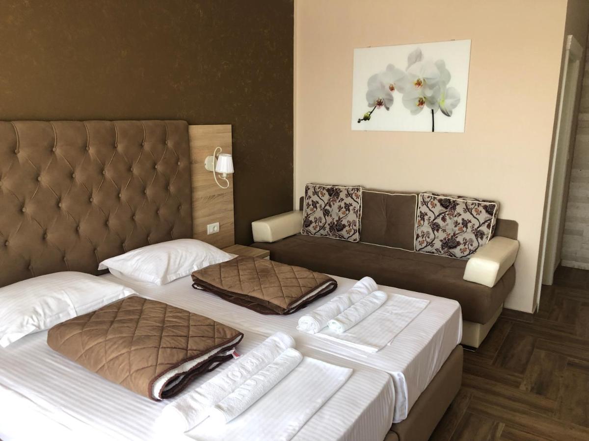 Metropolis Hotel อุลซิน ภายนอก รูปภาพ